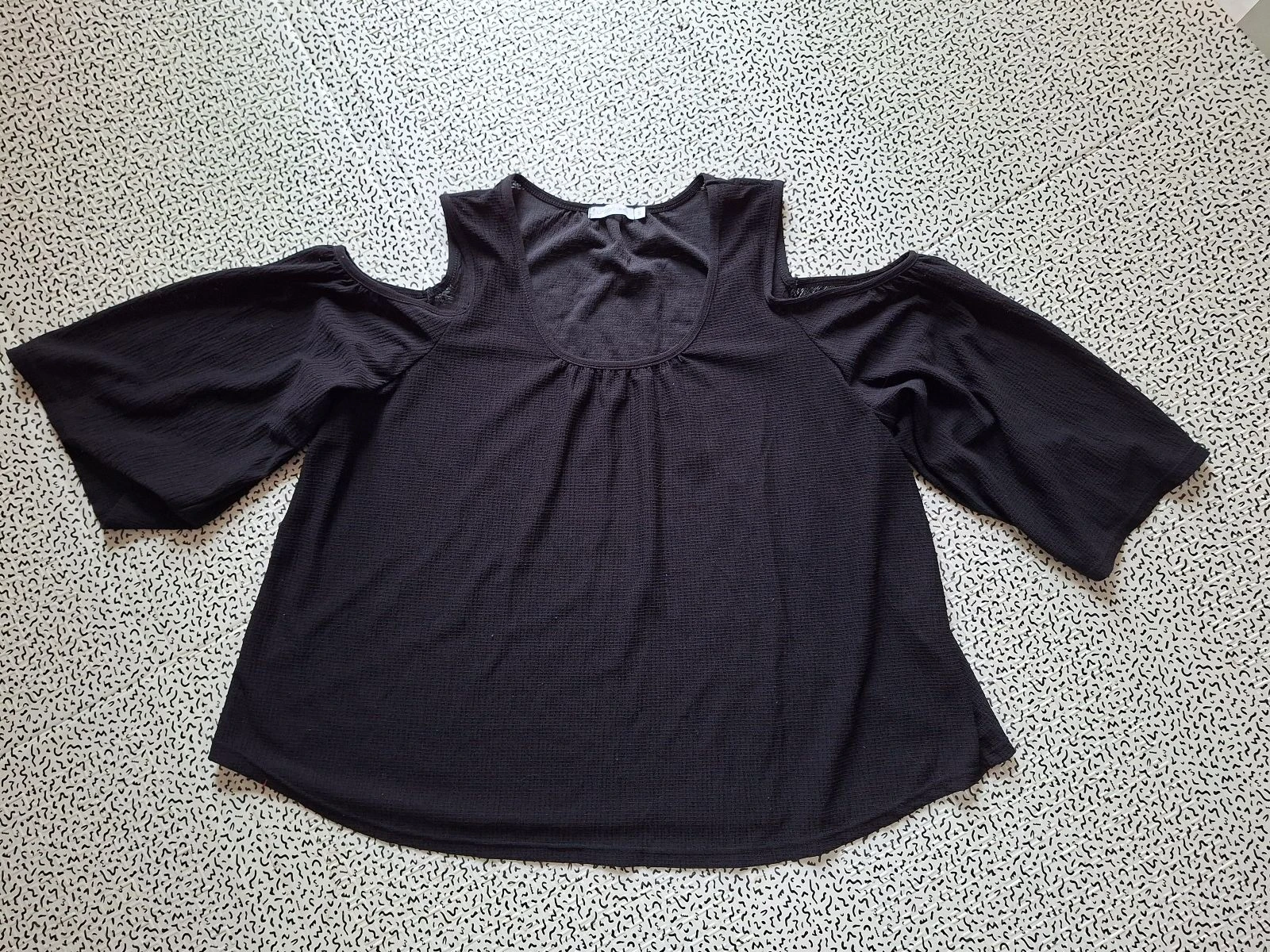 Blouse noire Urban by Gémo S épaules dénudées manches évasées fluide bohème femme – photo 4